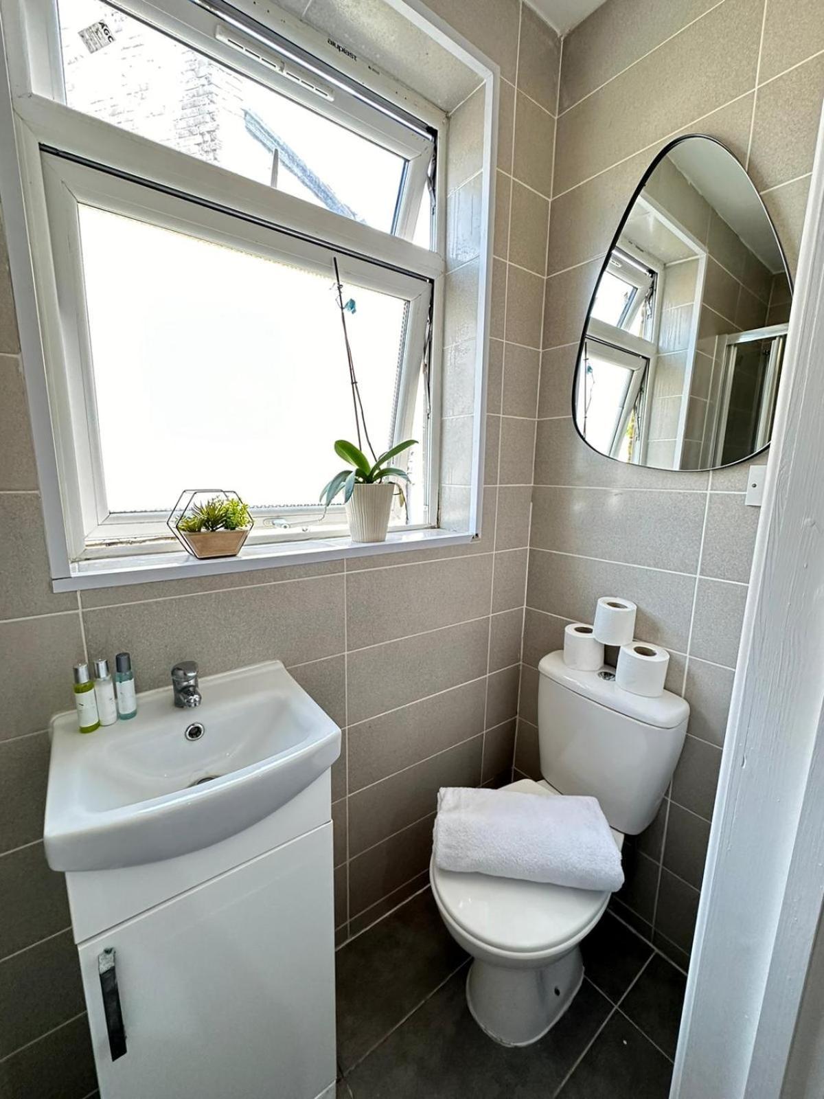 Comfortable Studio Harrow Road Appartamento Londra