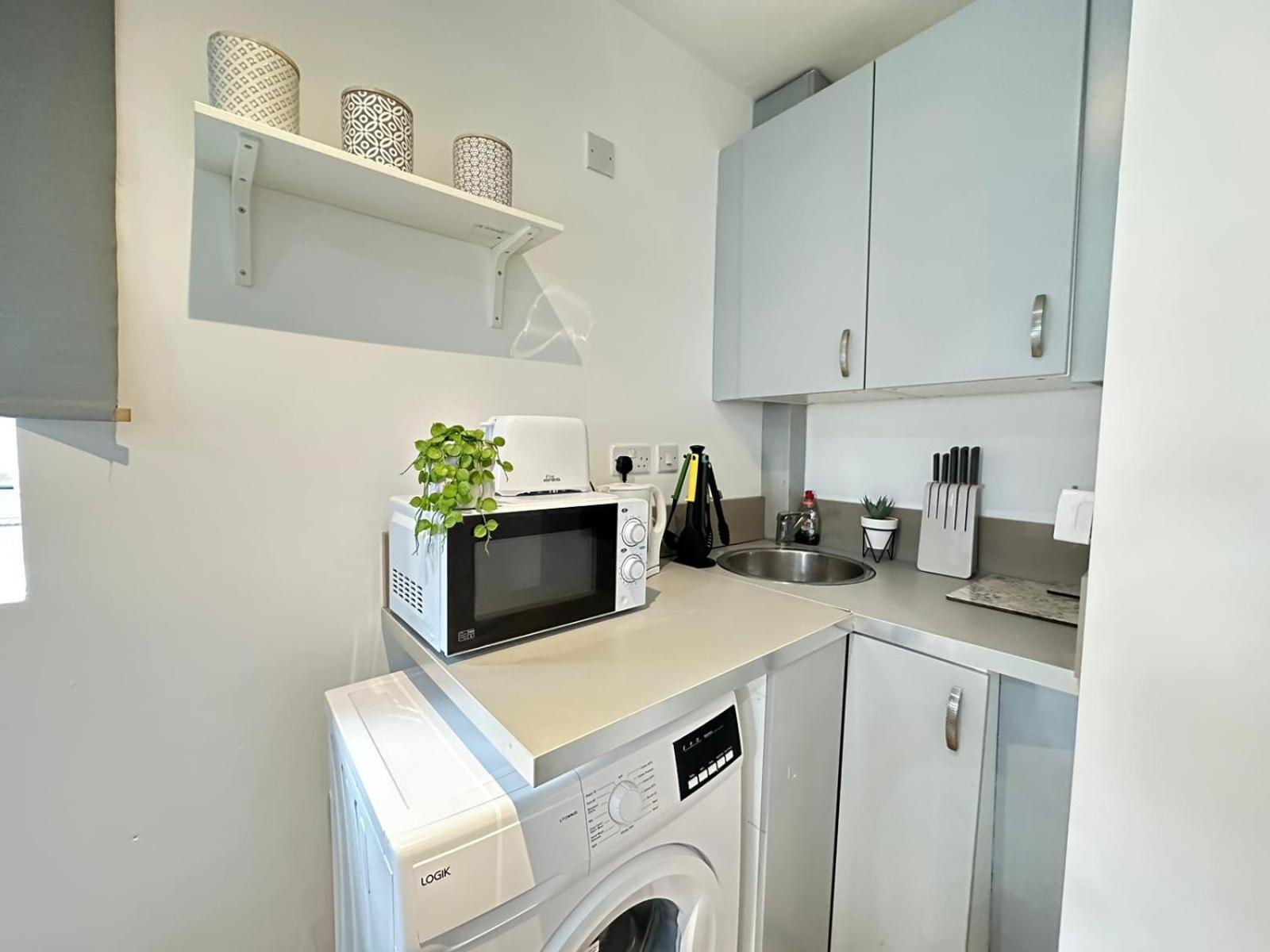 Comfortable Studio Harrow Road Londra